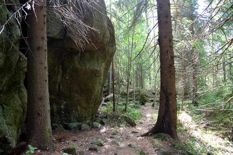 Hiking in Finland, along nature trails and wilderness trails, to the Rapalan Kalliot.