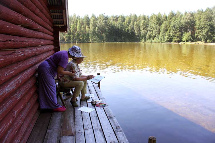 To see the contrast one has te squint his eyes. The Puukonsaari art workshop.