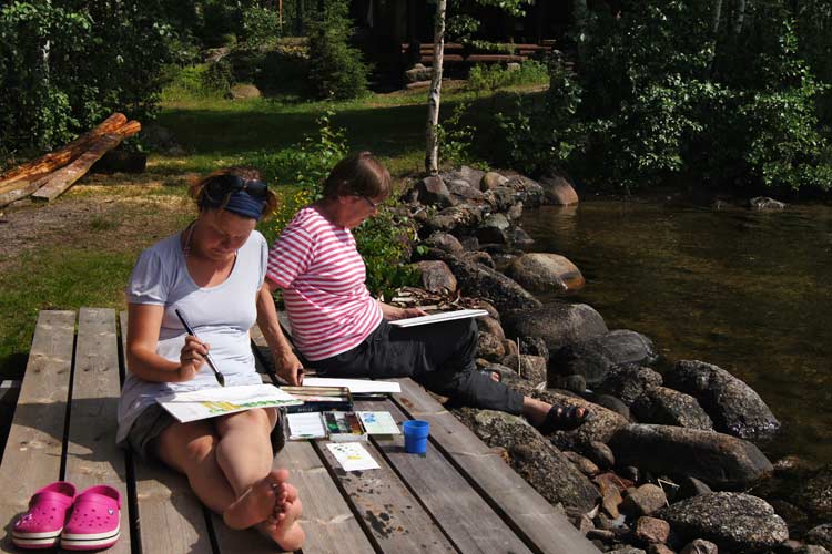 Discussing which colors te choose. The Puukonsaari art workshop.