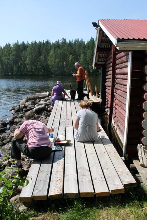 Personal instructions are a necessity as every person approaches her/his watercolor differently. The Puukonsaari art workshop.